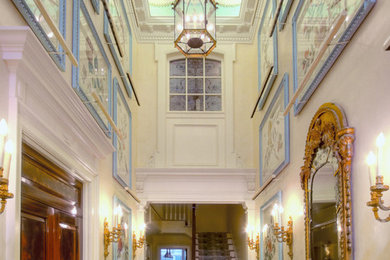 Elegant entryway photo in New York