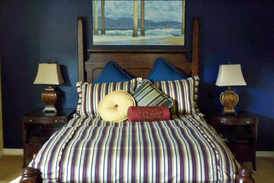 Bedroom - traditional bedroom idea in Los Angeles