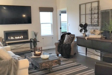 Inspiration for a transitional living room remodel in Chicago