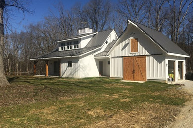 Cottage home design photo in Other
