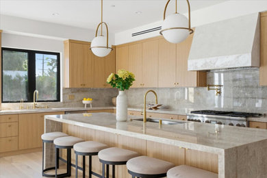 Kitchen photo in Los Angeles