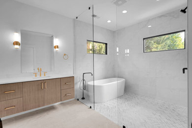 Inspiration for a mid-sized modern master bathroom remodel in DC Metro