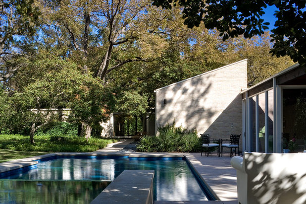 Midcentury Pool by Bernbaum-Magadini Architects