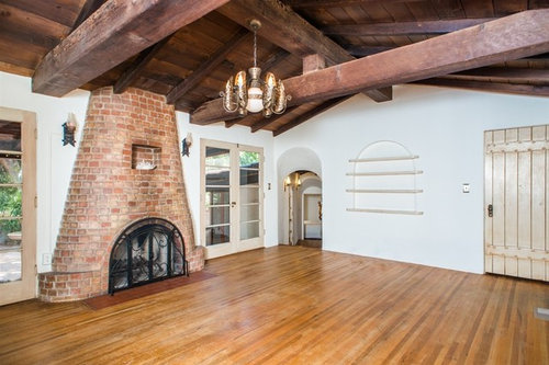 Spanish rustic ranch home kitchen design