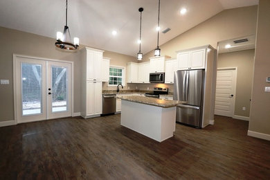 Example of a classic kitchen design in Miami