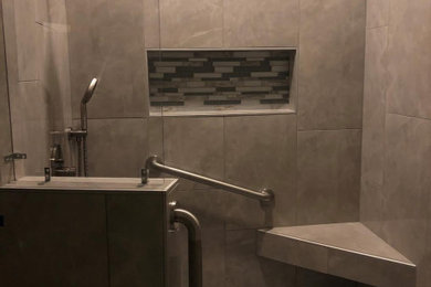 Example of a minimalist bathroom design in Other