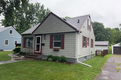 Inspiration for a small craftsman mixed siding exterior home remodel in Minneapolis