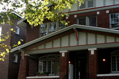 This is an example of a large traditional entrance in St Louis.