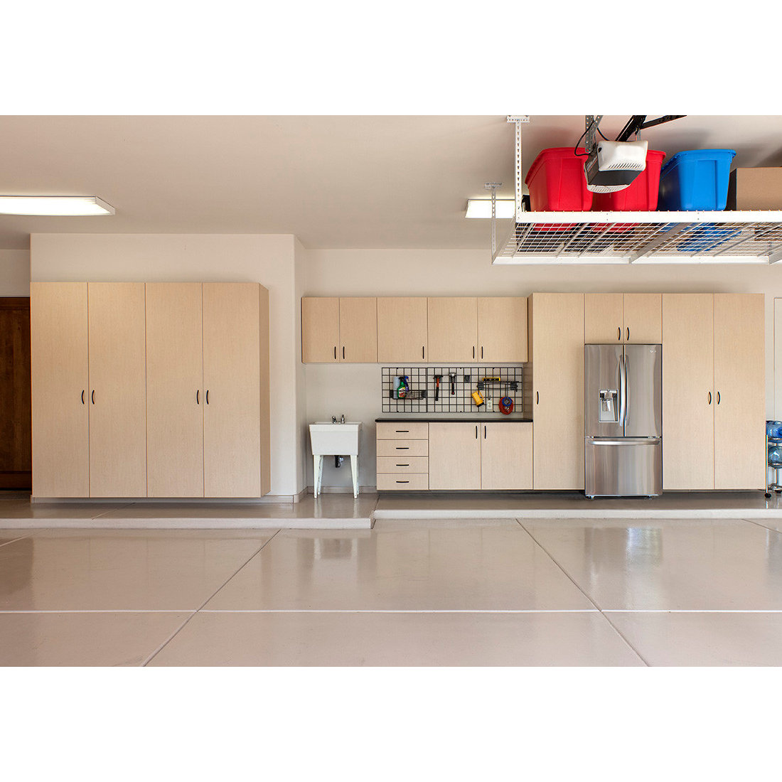 Transitional Garage