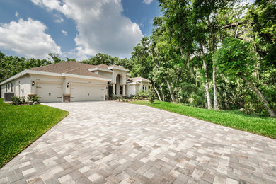 Exterior home photo in Tampa