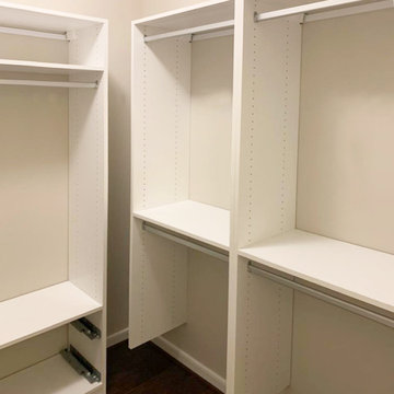 Optimizing White Small Walk-In Closets