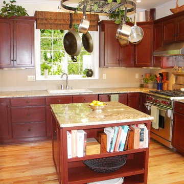Kirkland - Fabulous Tudor style home - Kitchen