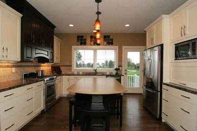 Transitional eat-in kitchen photo in Grand Rapids with an island