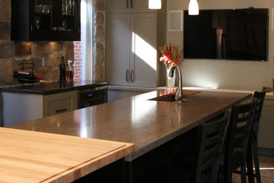 Example of a trendy kitchen design in Toronto