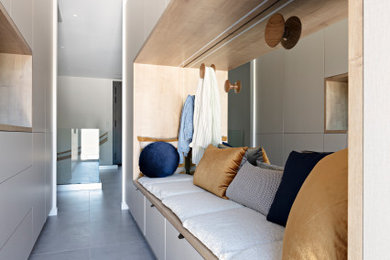 This is an example of a contemporary storage and wardrobe in Rennes.