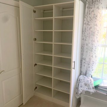 Optimizing Custom White Closet Designs for Small Spaces