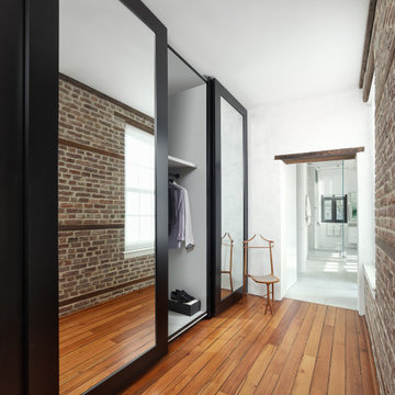 CHARLESTON MASTER CLOSET / BATHROOM PASS THROUGH