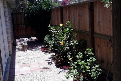 Design ideas for a traditional landscaping in Austin.