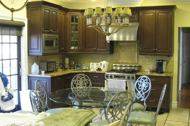 Example of a classic kitchen design in New York