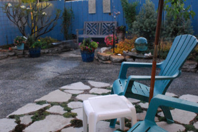 Photo of a farmhouse landscaping in San Diego.