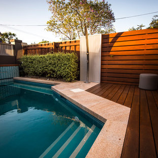 パースの小さい長方形コンテンポラリースタイルのおしゃれな前庭プール (天然石敷き) の写真