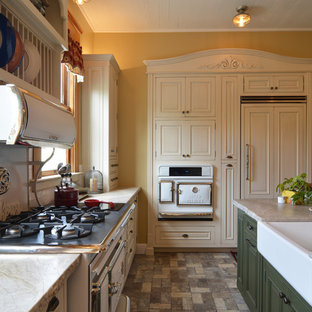 Cucina vittoriana con pavimento in mattoni foto e idee per ... Cucine da ristrutturare