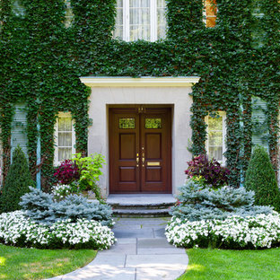 Новый формат декора квартиры: большая входная дверь в классическом стиле с двустворчатой входной дверью и входной дверью из темного дерева