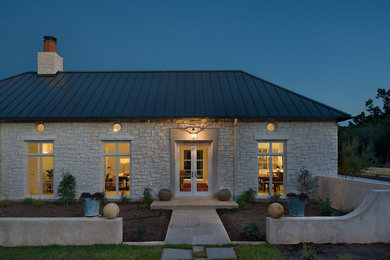 Country entryway photo in Austin