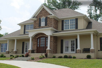 Example of an exterior home design in Columbus