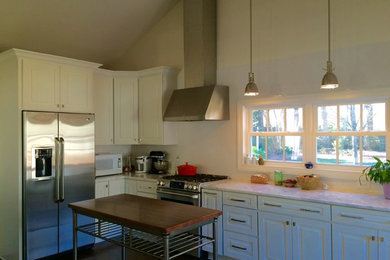 Inspiration for a transitional kitchen remodel in Raleigh