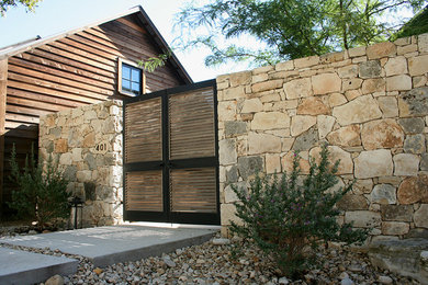Farmhouse home design photo in Austin