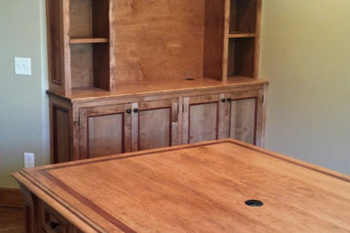 Inspiration for a timeless home office remodel in New York