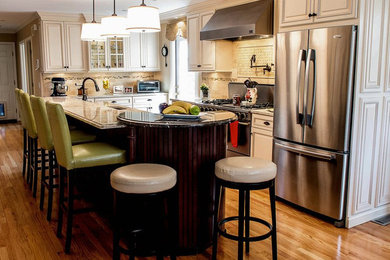 Kitchen - traditional kitchen idea in Providence