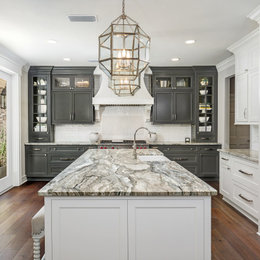 https://www.houzz.com/photos/a-hidden-delight-kitchen-design-traditional-kitchen-jacksonville-phvw-vp~168050711