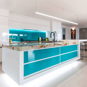 Art Glass Backsplashes - Kitchen and Bathroom