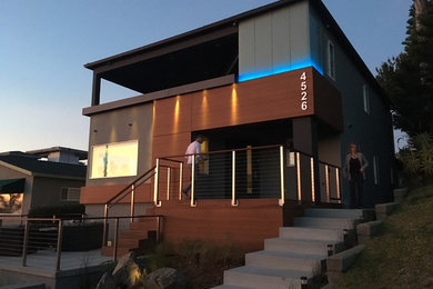 Home design - mid-sized contemporary home design idea in San Diego