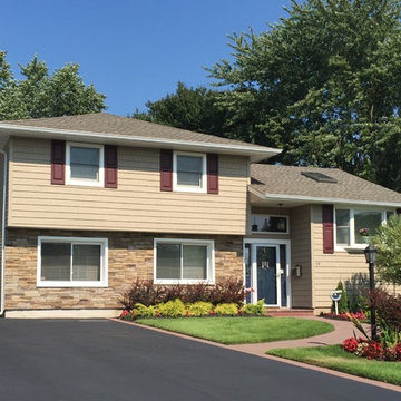 East Islip Siding - Tuscan Clay with Plum Creek Ledgestone & Weathered Wood Roof