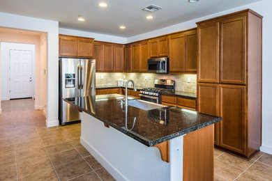 Elegant kitchen photo in Sacramento