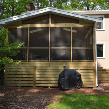 Durham Screened Porch with Lateral Skirting