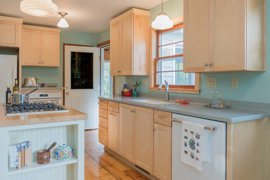 Inspiration for a craftsman home design remodel in Other