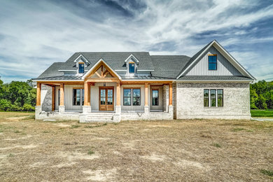 Inspiration for a craftsman exterior home remodel in Richmond