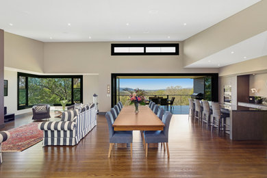 Transitional dining room in Brisbane.