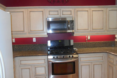 Example of a kitchen design in Orange County