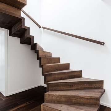 Dunkle Treppe