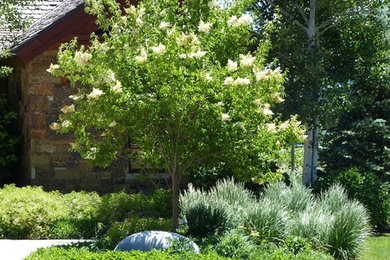 Design ideas for a traditional landscaping.
