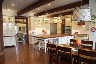 Kitchen - traditional kitchen idea in Other