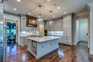 Kitchen - contemporary kitchen idea in Nashville