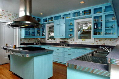 This is an example of an eclectic kitchen in Tampa.
