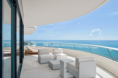 Inspiration for a modern balcony remodel in Miami
