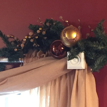 Decorating for Christmas in Illinois